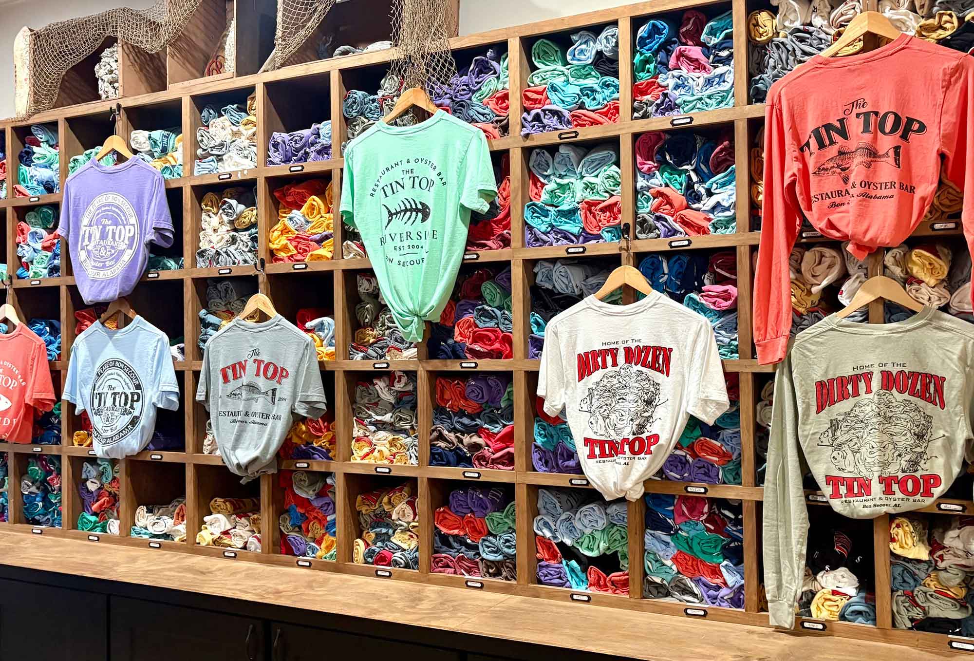 The-Tin-Top-Restaurant-&-Oyster-Bar-Gift-Cards-sign-tree2